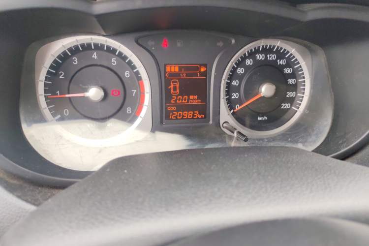 Used Venucia R50X 2013 1.6L Manual Model Odometer Close Up