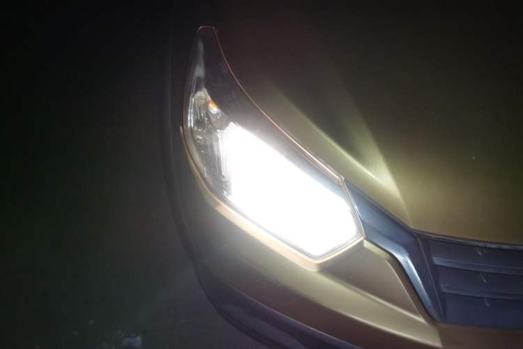 Used Venucia R50X 2013 1.6L Manual Model Right Front Headlight