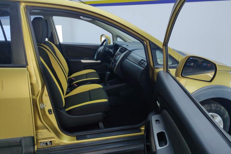 Used Venucia R50X 2013 1.6L Automatic Model Right Front Seat