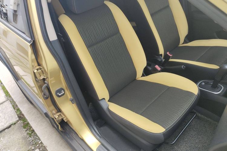 Used Venucia R50X 2013 1.6L Automatic Model Right Front Seat