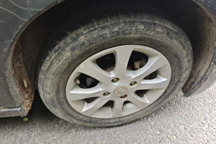 Used Venucia R50X 2013 1.6L Manual Model Right Front Wheel Hub