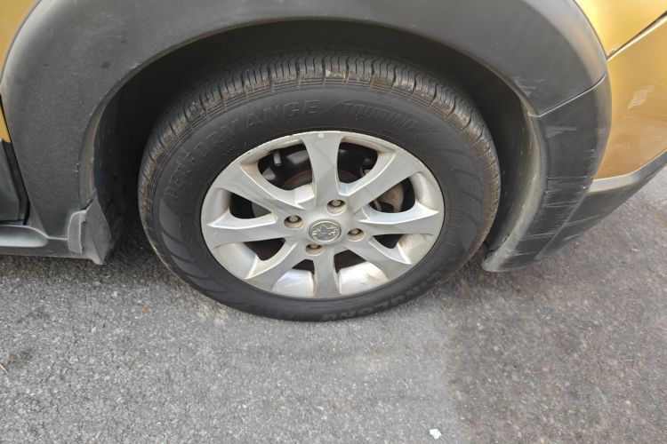 Used Venucia R50X 2013 1.6L Automatic Model Right Front Wheel Hub
