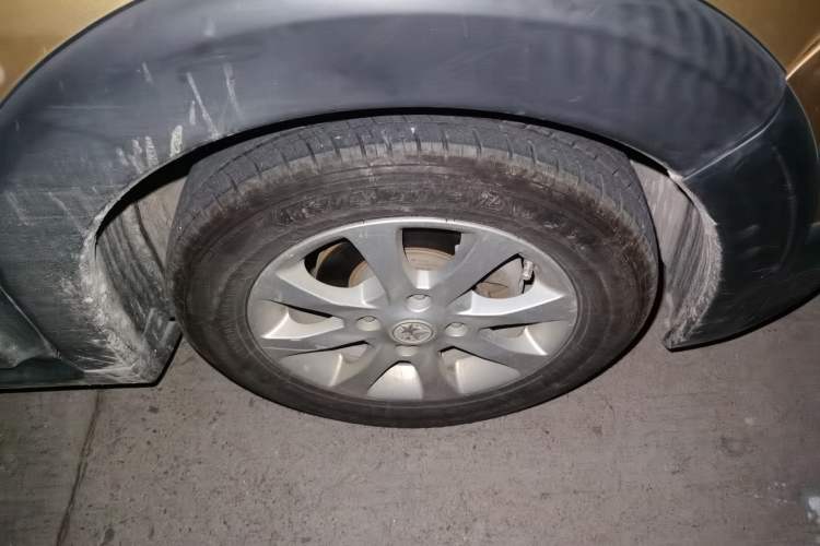 Used Venucia R50X 2013 1.6L Manual Model Right Front Wheel Hub
