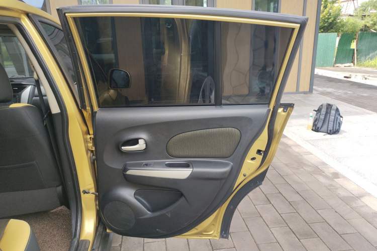 Used Venucia R50X 2013 1.6L Automatic Model Right Rear Door Interior