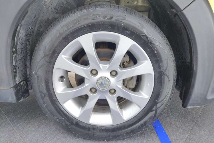Used Venucia R50X 2013 1.6L Automatic Model Right Rear Wheel Hub