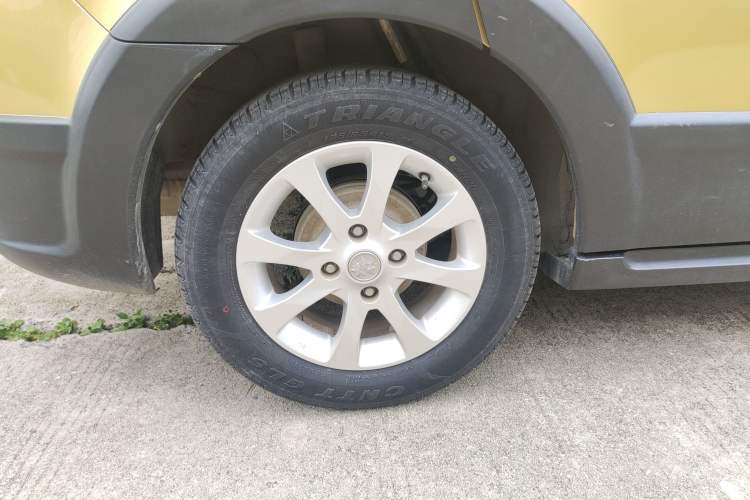 Used Venucia R50X 2013 1.6L Automatic Model Right Rear Wheel Hub