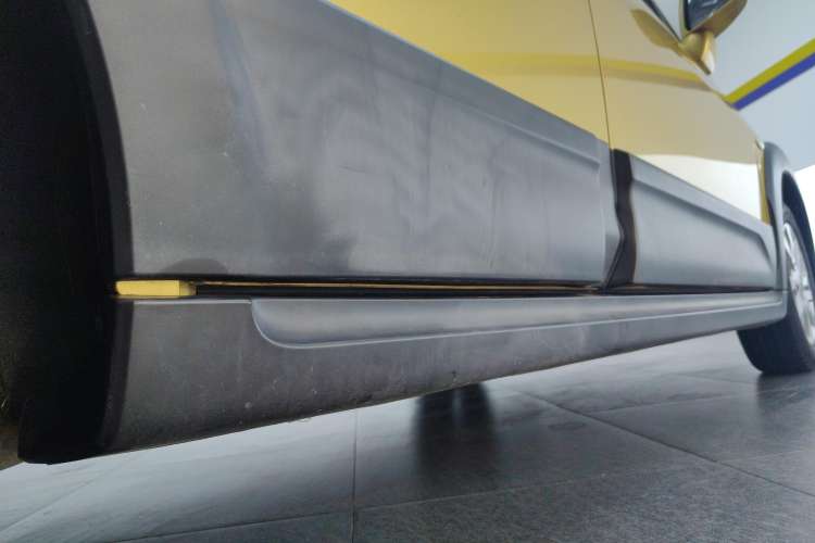 Used Venucia R50X 2013 1.6L Automatic Model Right Side Sill