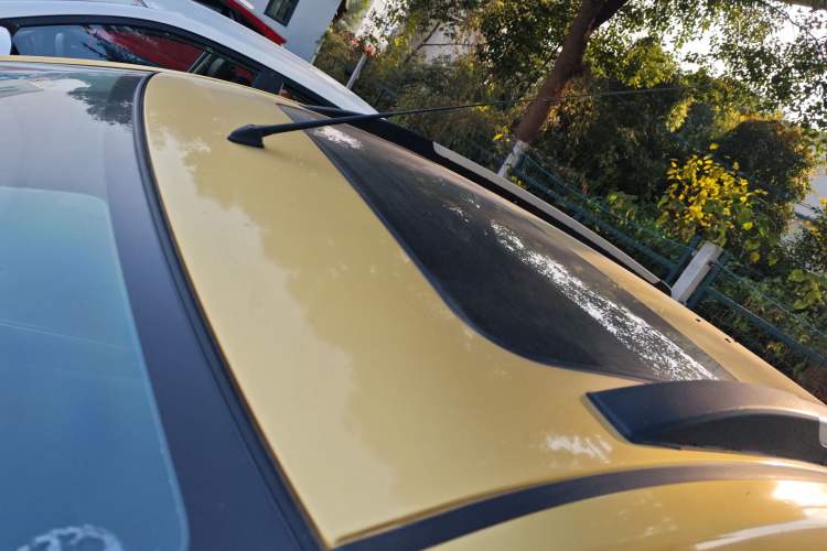 Used Venucia R50X 2013 1.6L Automatic Model Roof