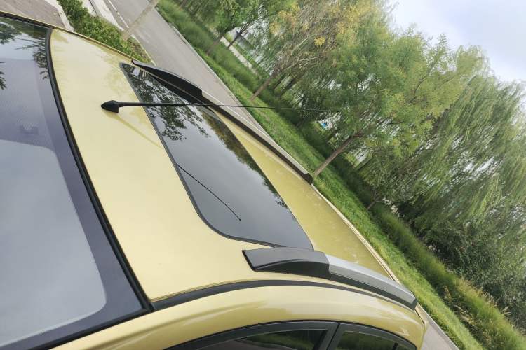 Used Venucia R50X 2013 1.6L Automatic Model Roof