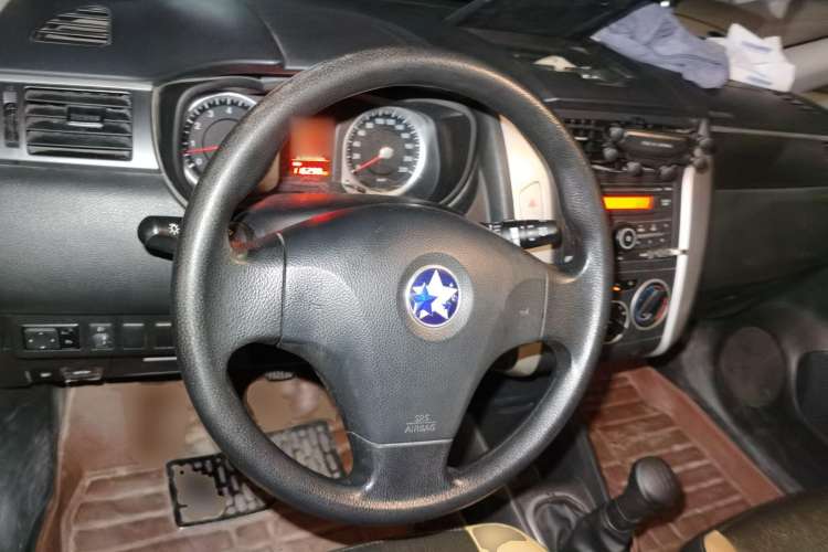 Used Venucia R50X 2013 1.6L Manual Model Steering Wheel