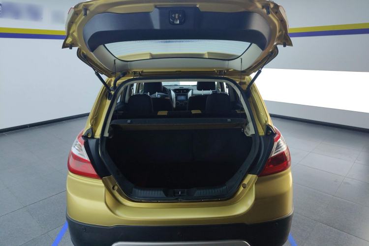 Used Venucia R50X 2013 1.6L Automatic Model Trunk