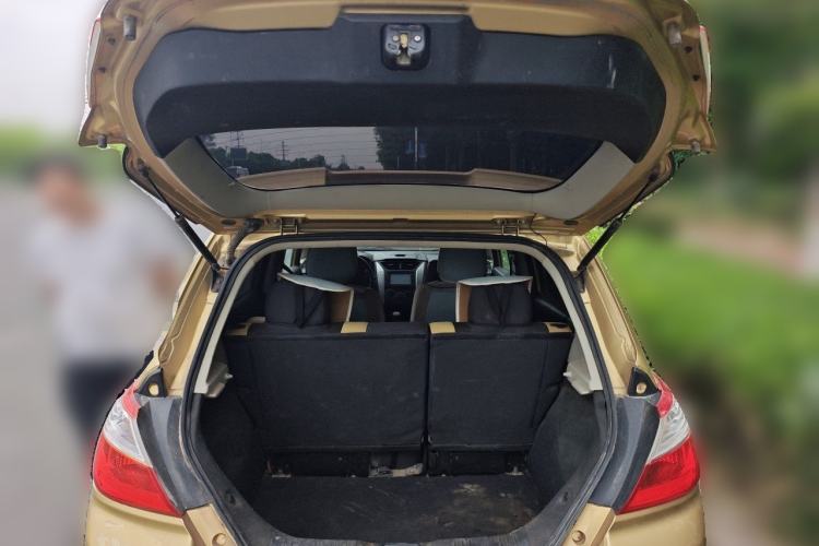 Used Venucia R50X 2013 1.6L Manual Model Trunk