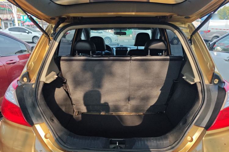 Used Venucia R50X 2013 1.6L Automatic Model Trunk