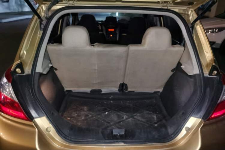 Used Venucia R50X 2013 1.6L Manual Model Trunk