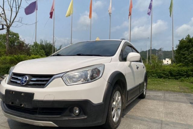 Used Venucia R50X 2015 1.6L Manual Luxury Edition