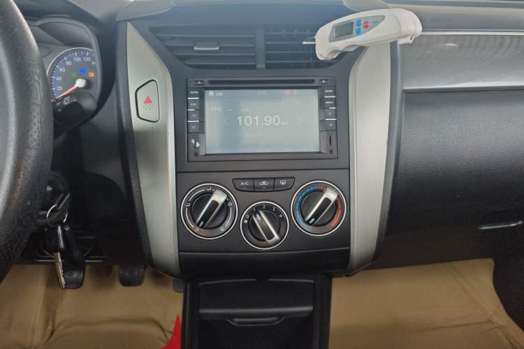 Used Venucia R50X 2015 1.6L Manual Luxury Edition Audio And AC Panel