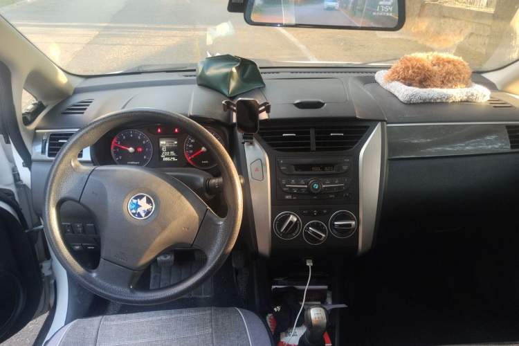 Used Venucia R50X 2015 1.6L Manual Trend Edition Audio And AC Panel