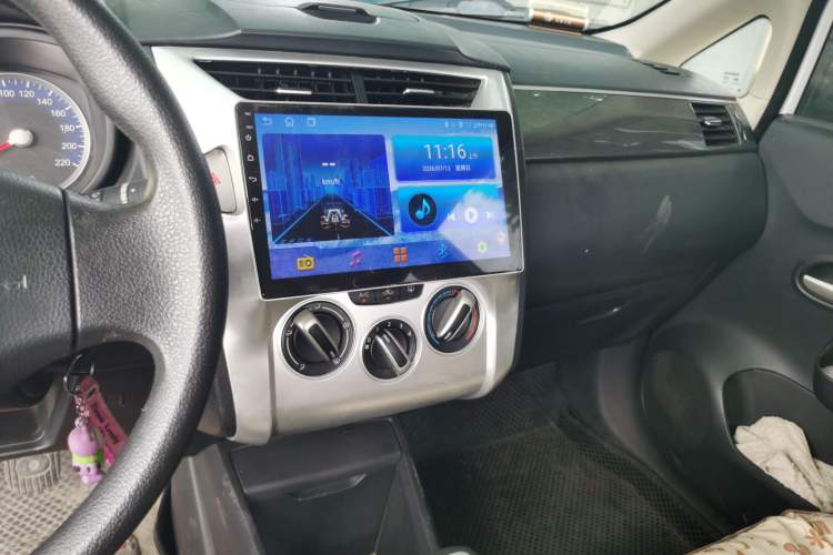 Used Venucia R50X 2015 1.6L Manual Trend Edition Audio And AC Panel