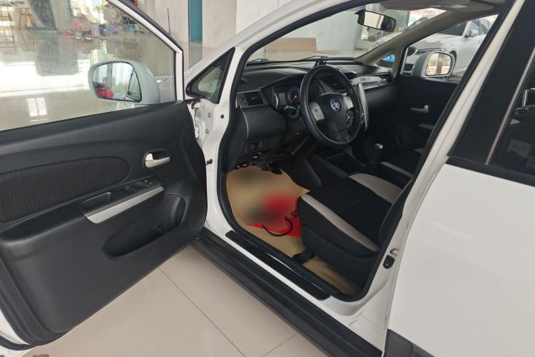 Used Venucia R50X 2015 1.6L Manual Luxury Edition Driver Seat