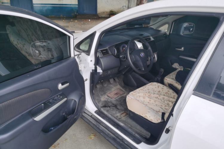 Used Venucia R50X 2015 1.6L Manual Trend Edition Driver Seat
