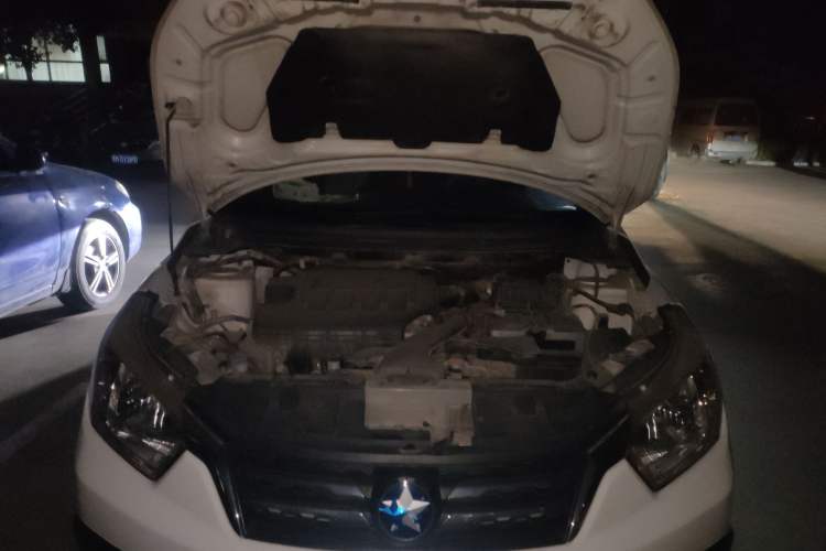 Used Venucia R50X 2015 1.6L Manual Luxury Edition Engine Bay