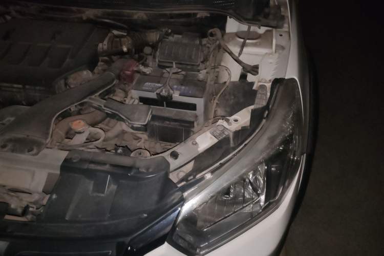 Used Venucia R50X 2015 1.6L Manual Luxury Edition Engine Bay Left