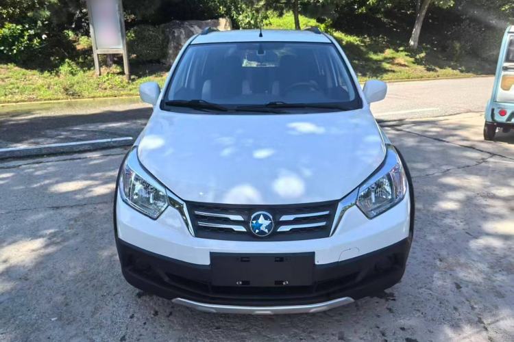 Used Venucia R50X 2015 1.6L Manual Trend Edition Exterior 1