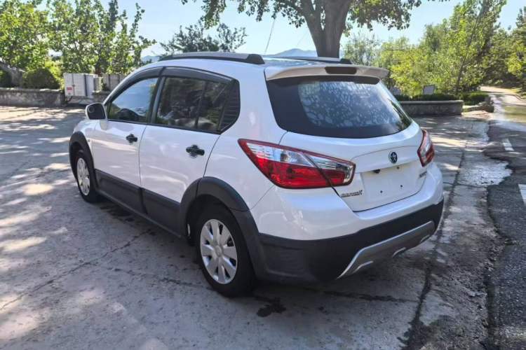 Used Venucia R50X 2015 1.6L Manual Trend Edition Exterior 3