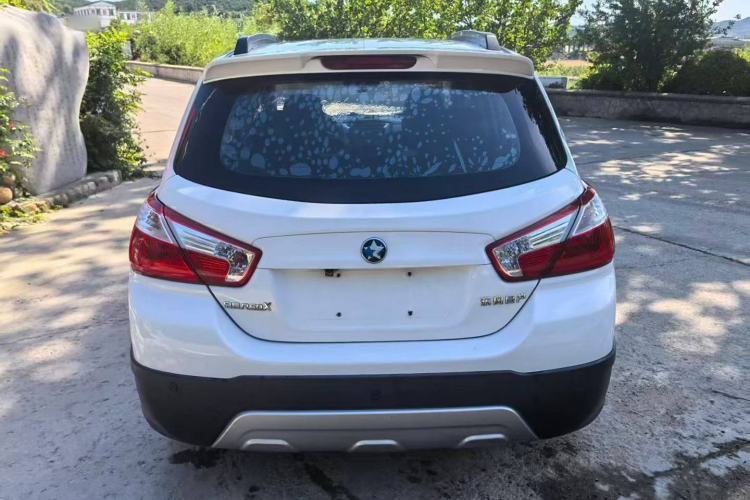 Used Venucia R50X 2015 1.6L Manual Trend Edition Exterior 4