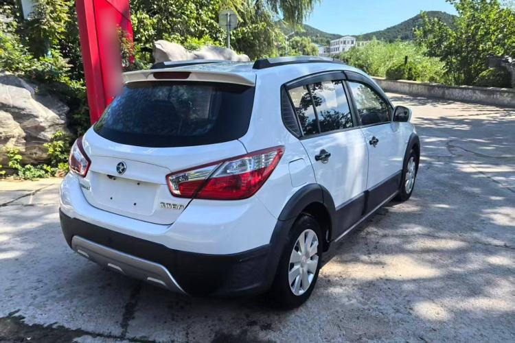 Used Venucia R50X 2015 1.6L Manual Trend Edition Exterior 5
