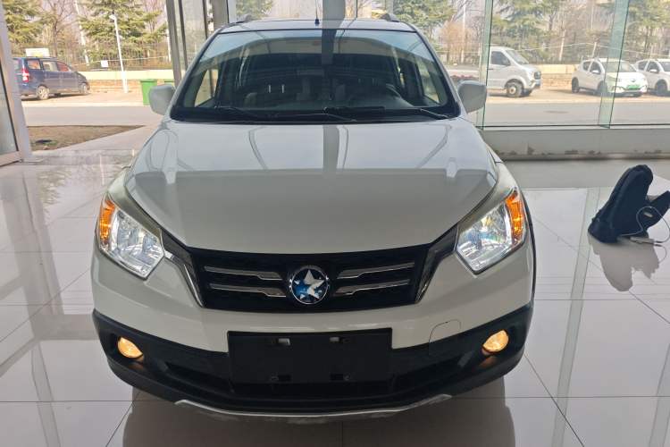 Used Venucia R50X 2015 1.6L Manual Luxury Edition Front