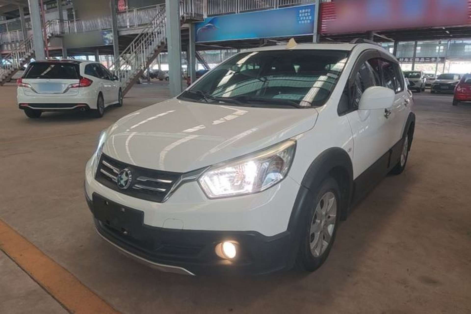 Used Venucia R50X 2015 1.6L Manual Luxury Edition Front Left 45 Deg