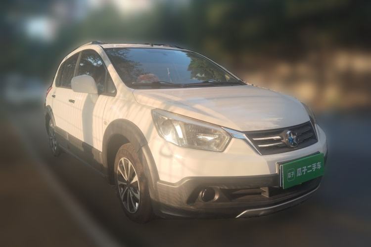 Used Venucia R50X 2015 1.6L Manual Trend Edition Front Right 45 Deg