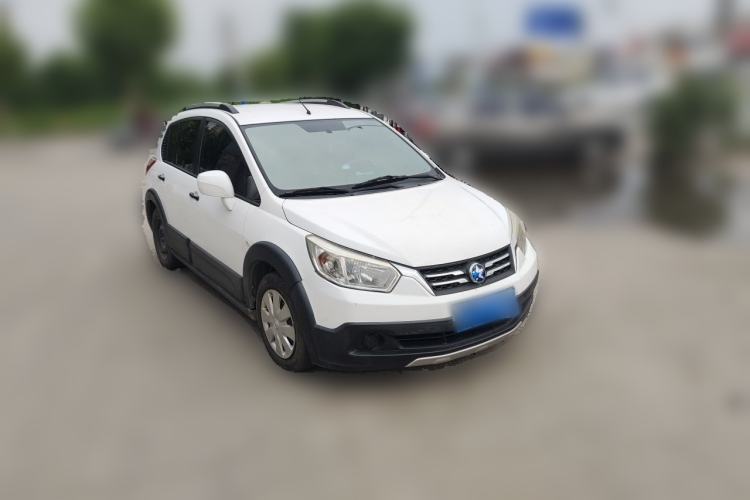 Used Venucia R50X 2015 1.6L Manual Trend Edition Front Right 45 Deg