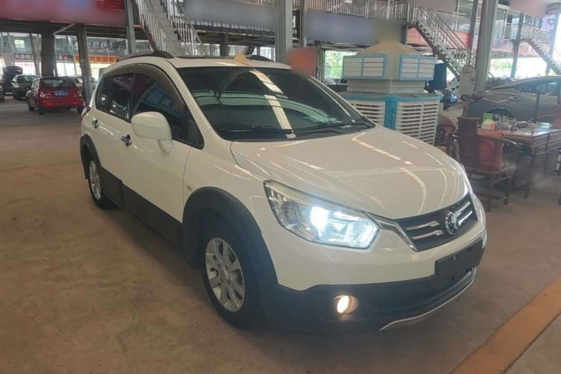 Used Venucia R50X 2015 1.6L Manual Luxury Edition Front Right 45 Deg