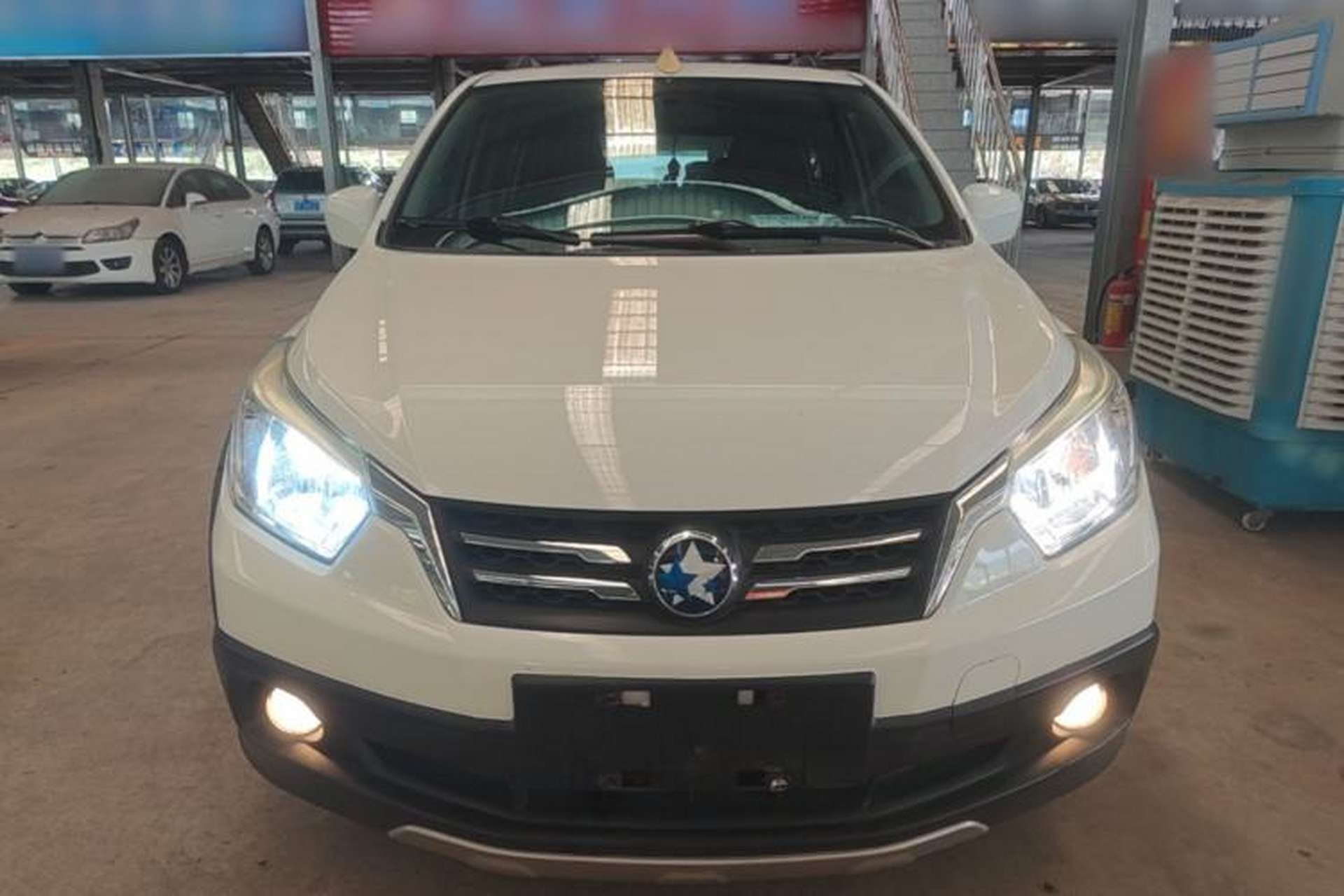 Used Venucia R50X 2015 1.6L Manual Luxury Edition Front