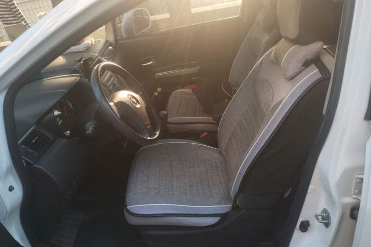 Used Venucia R50X 2015 1.6L Manual Trend Edition Left Front Seat
