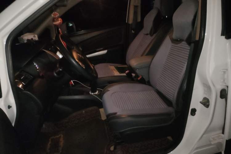 Used Venucia R50X 2015 1.6L Manual Luxury Edition Left Front Seat