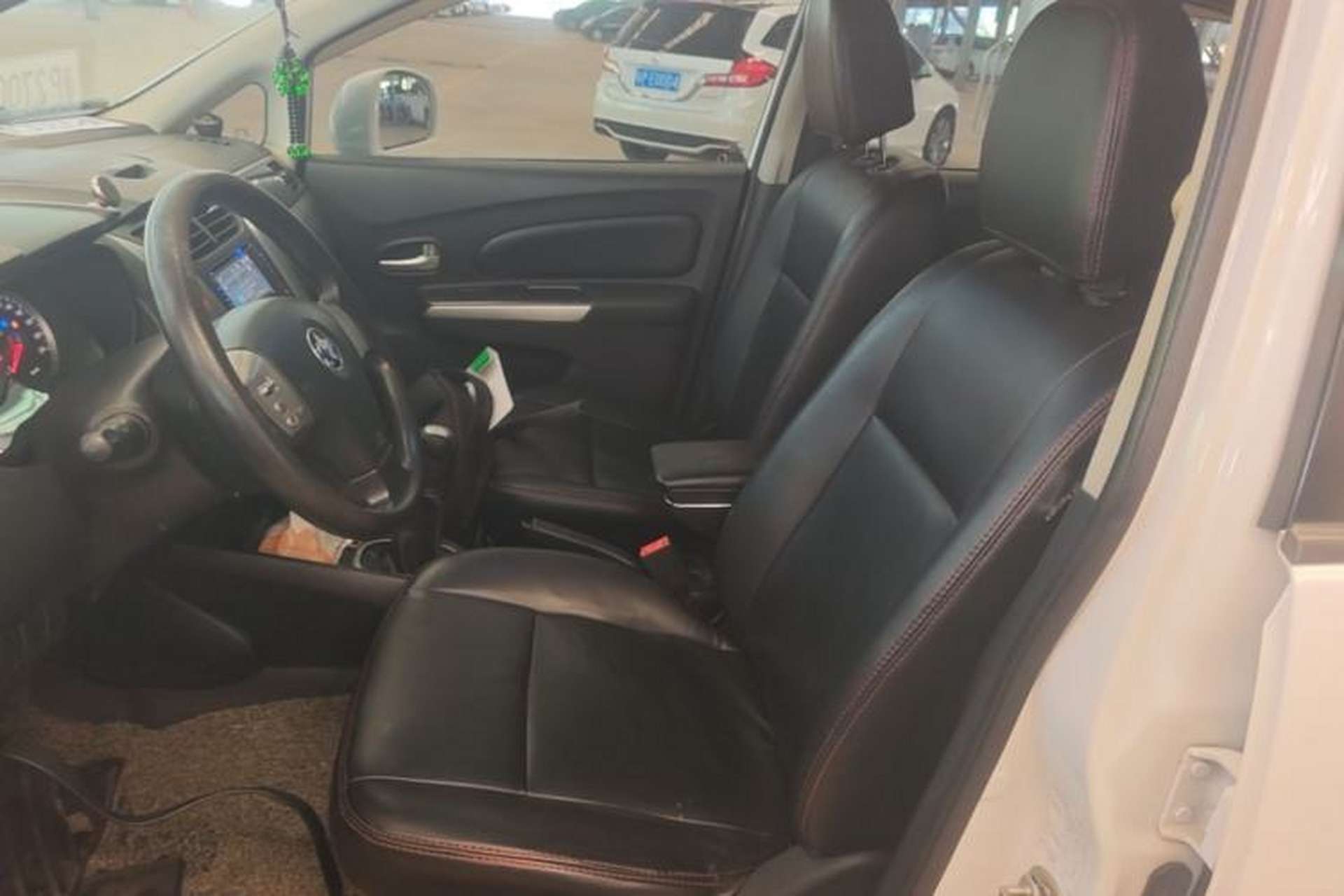 Used Venucia R50X 2015 1.6L Manual Luxury Edition Left Front Seat