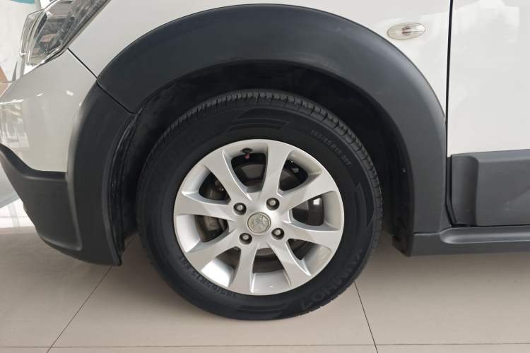Used Venucia R50X 2015 1.6L Manual Luxury Edition Left Front Wheel Hub