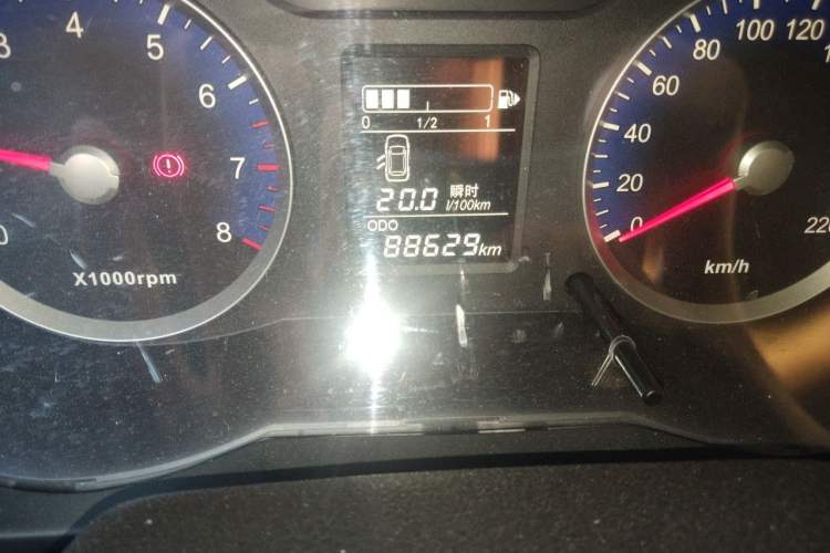 Used Venucia R50X 2015 1.6L Manual Trend Edition Odometer Close Up