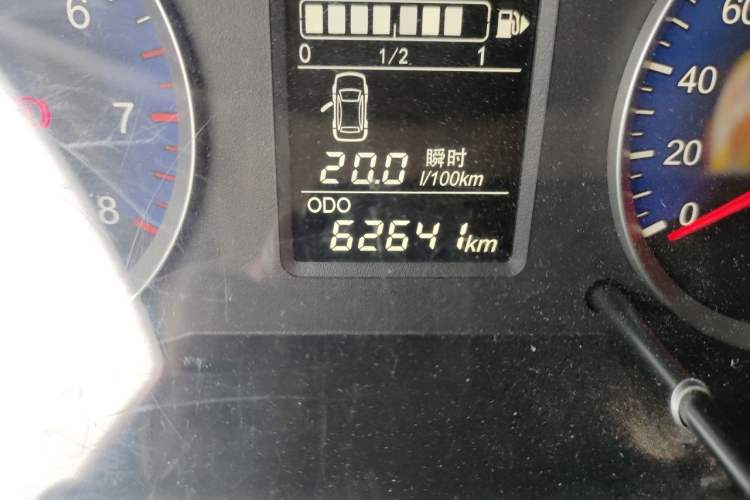 Used Venucia R50X 2015 1.6L Manual Trend Edition Odometer Close Up