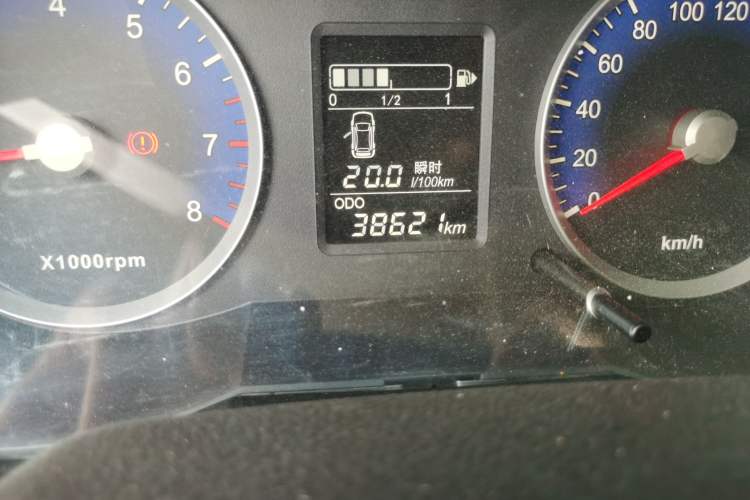 Used Venucia R50X 2015 1.6L Manual Trend Edition Odometer Close Up