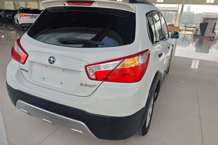 Used Venucia R50X 2015 1.6L Manual Luxury Edition Rear