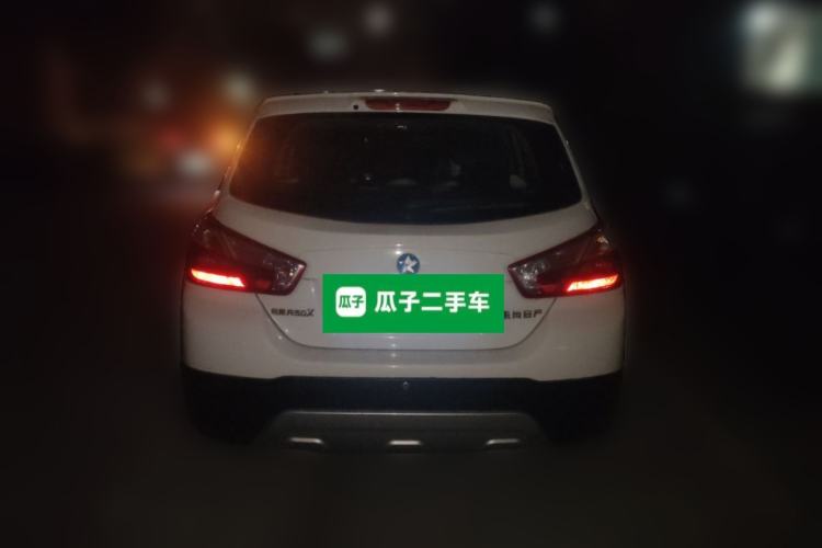 Used Venucia R50X 2015 1.6L Manual Luxury Edition Rear