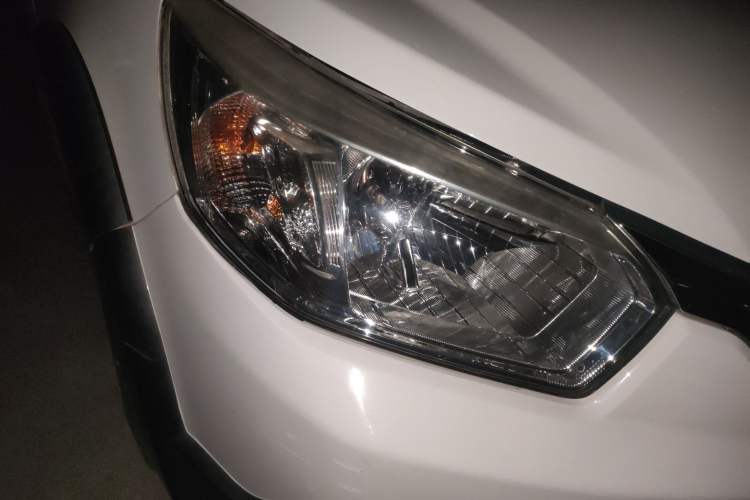 Used Venucia R50X 2015 1.6L Manual Luxury Edition Right Front Headlight