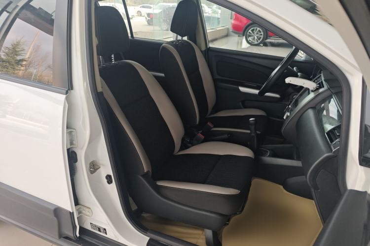 Used Venucia R50X 2015 1.6L Manual Luxury Edition Right Front Seat