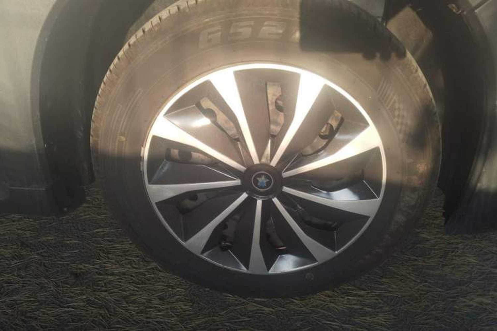 Used Venucia R50X 2015 1.6L Manual Trend Edition Right Front Wheel Hub