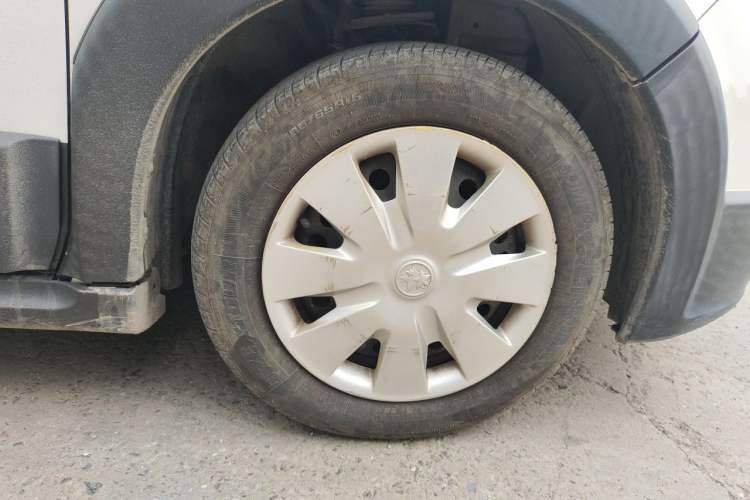 Used Venucia R50X 2015 1.6L Manual Trend Edition Right Front Wheel Hub