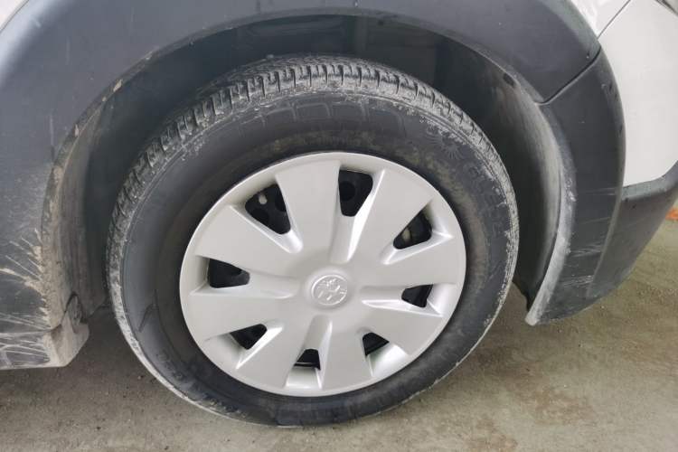 Used Venucia R50X 2015 1.6L Manual Trend Edition Right Front Wheel Hub
